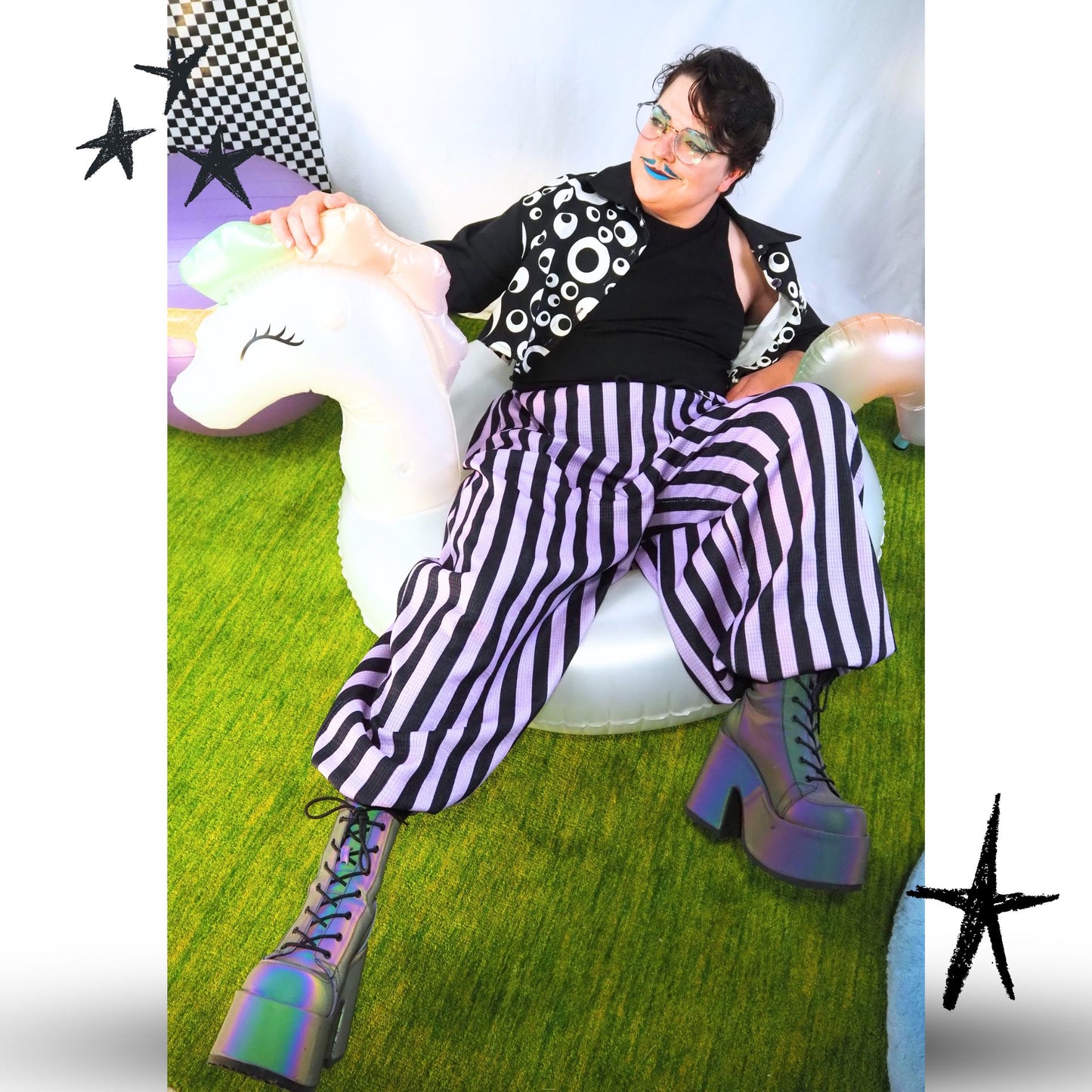 Amethystfarbene, gestreifte, weite Clownshose