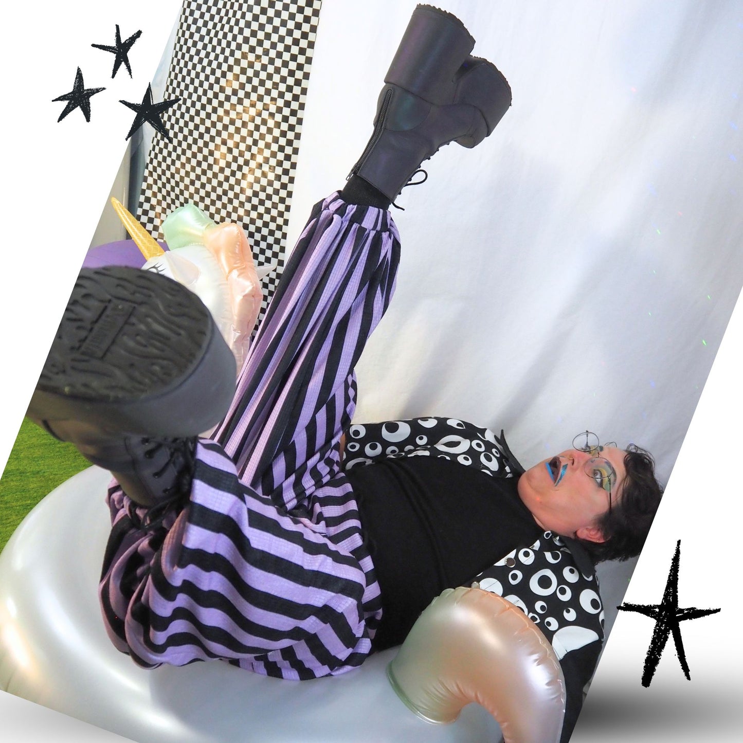 Amethystfarbene, gestreifte, weite Clownshose